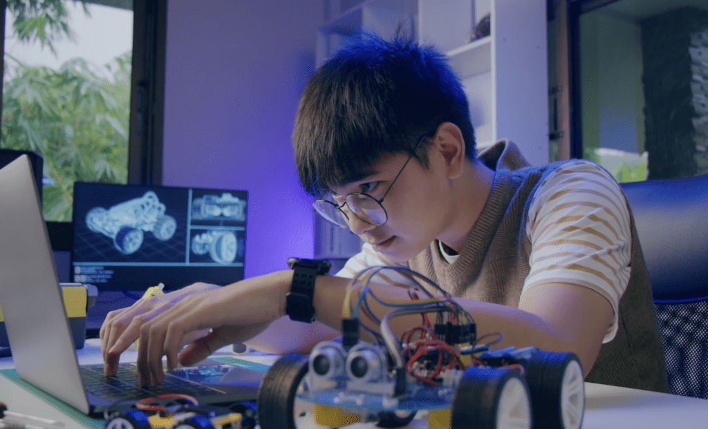 Niño trabajando con arduino Tienda electrónica Mexico